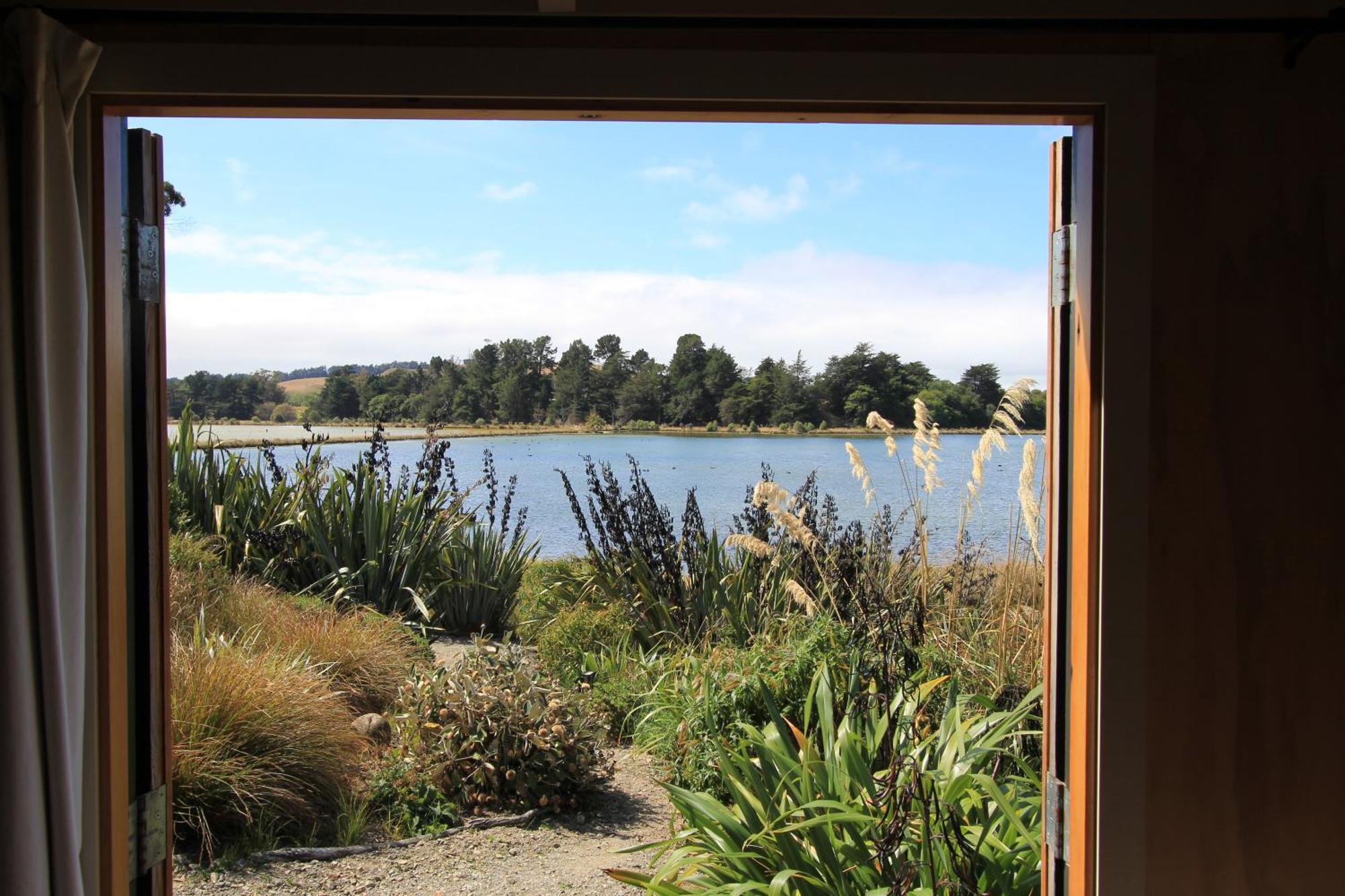 The Bird Hide - Rustic Luxury By The Water Hotel Dunedin Exterior photo