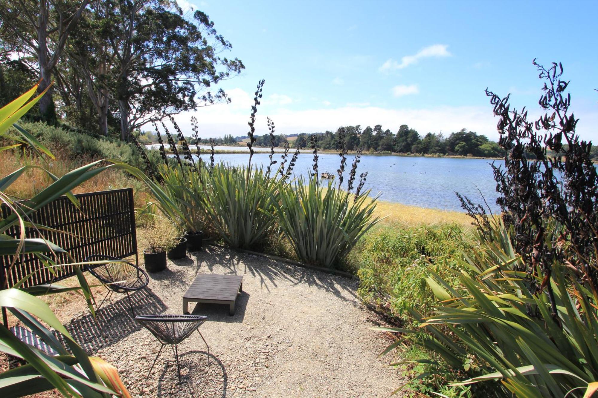 The Bird Hide - Rustic Luxury By The Water Hotel Dunedin Exterior photo