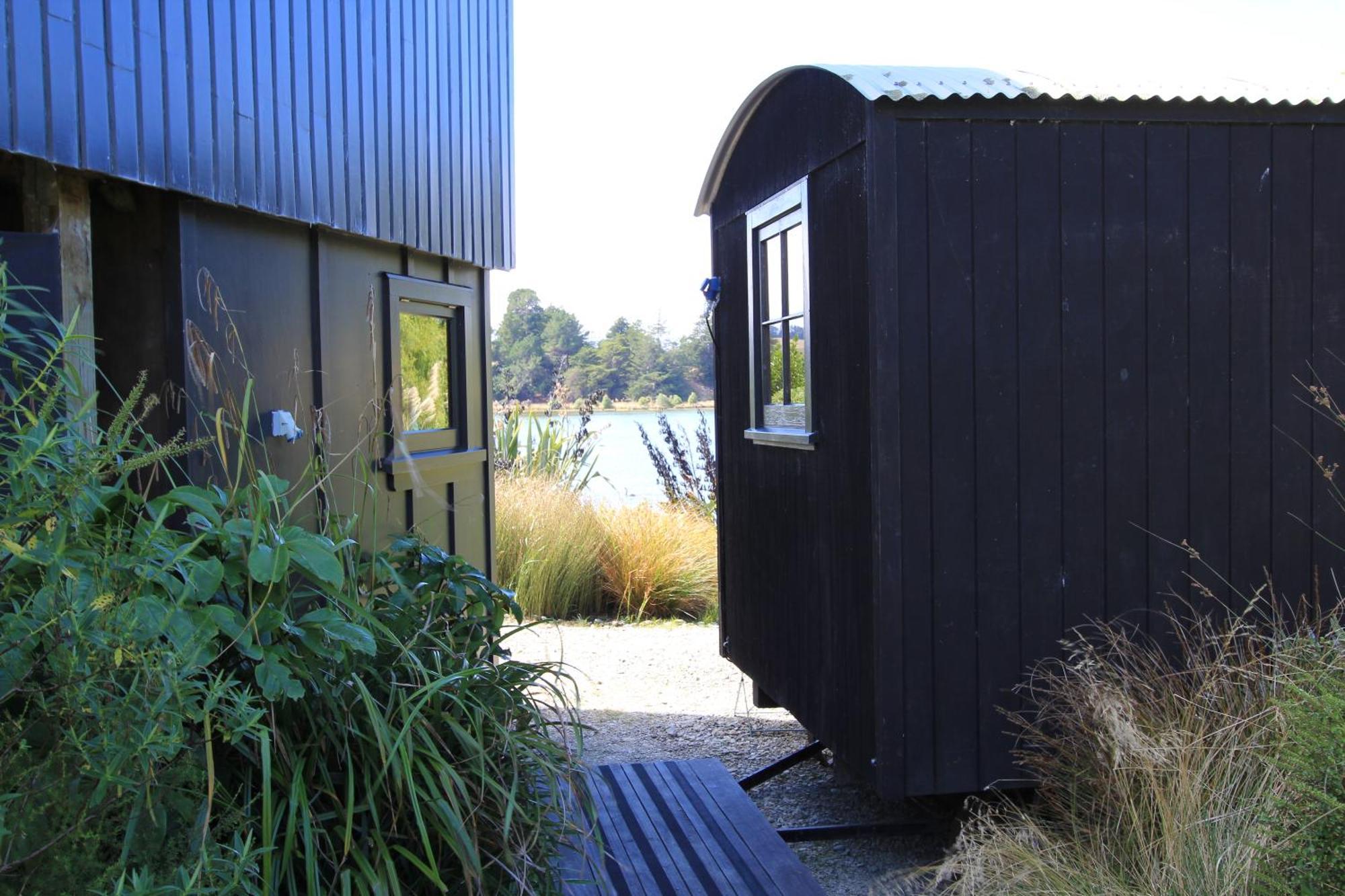 The Bird Hide - Rustic Luxury By The Water Hotel Dunedin Exterior photo