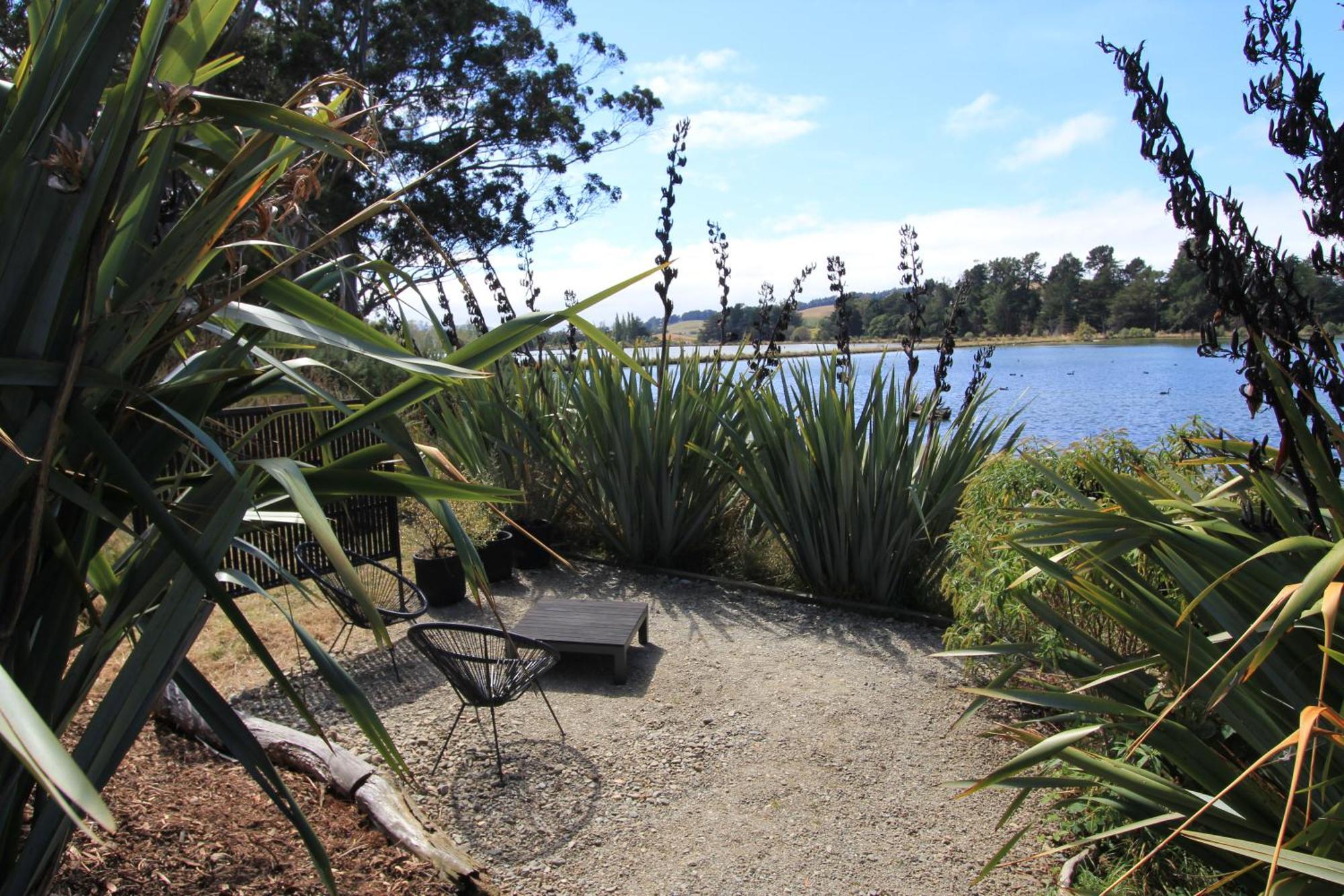 The Bird Hide - Rustic Luxury By The Water Hotel Dunedin Exterior photo