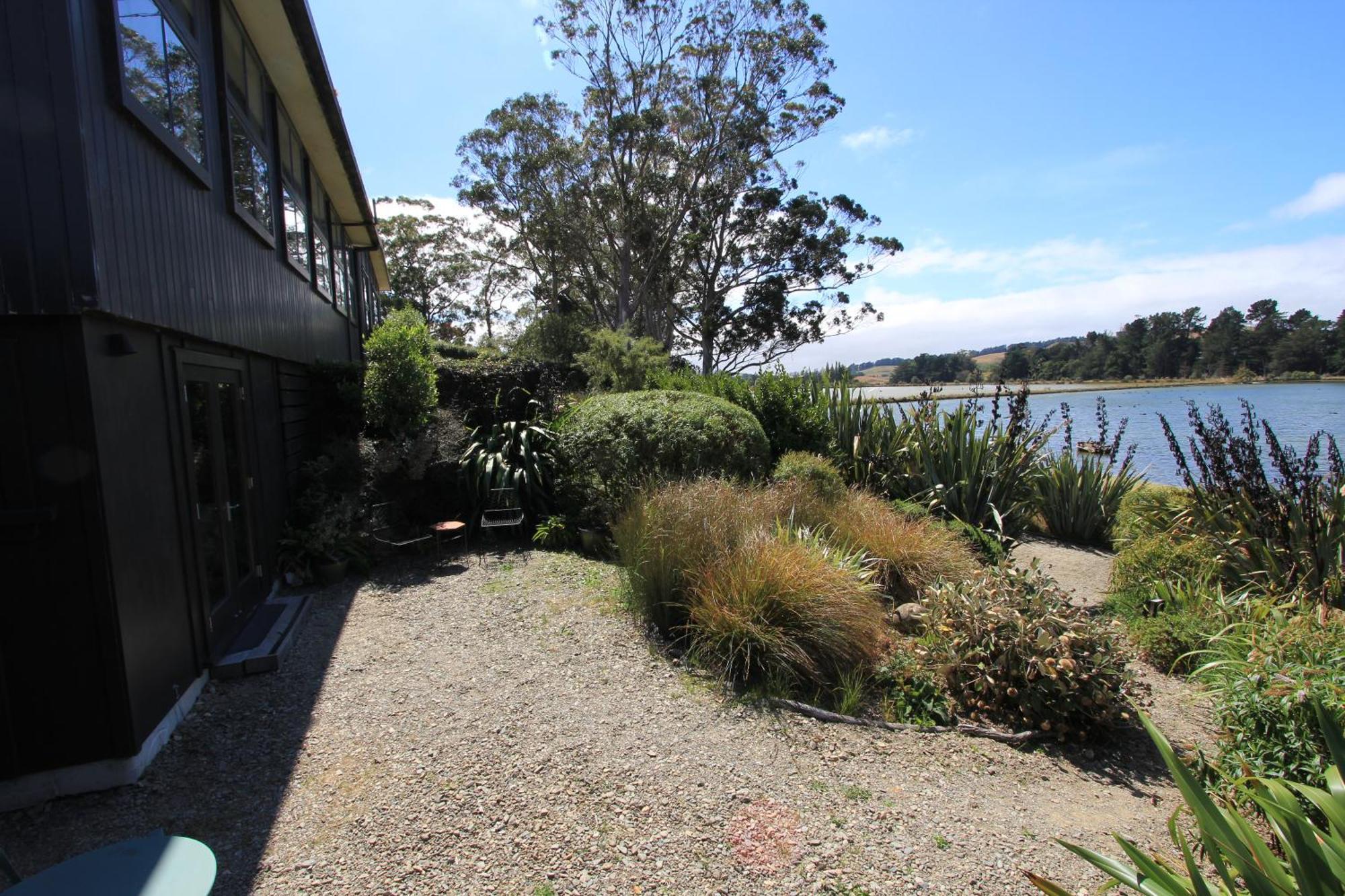 The Bird Hide - Rustic Luxury By The Water Hotel Dunedin Exterior photo